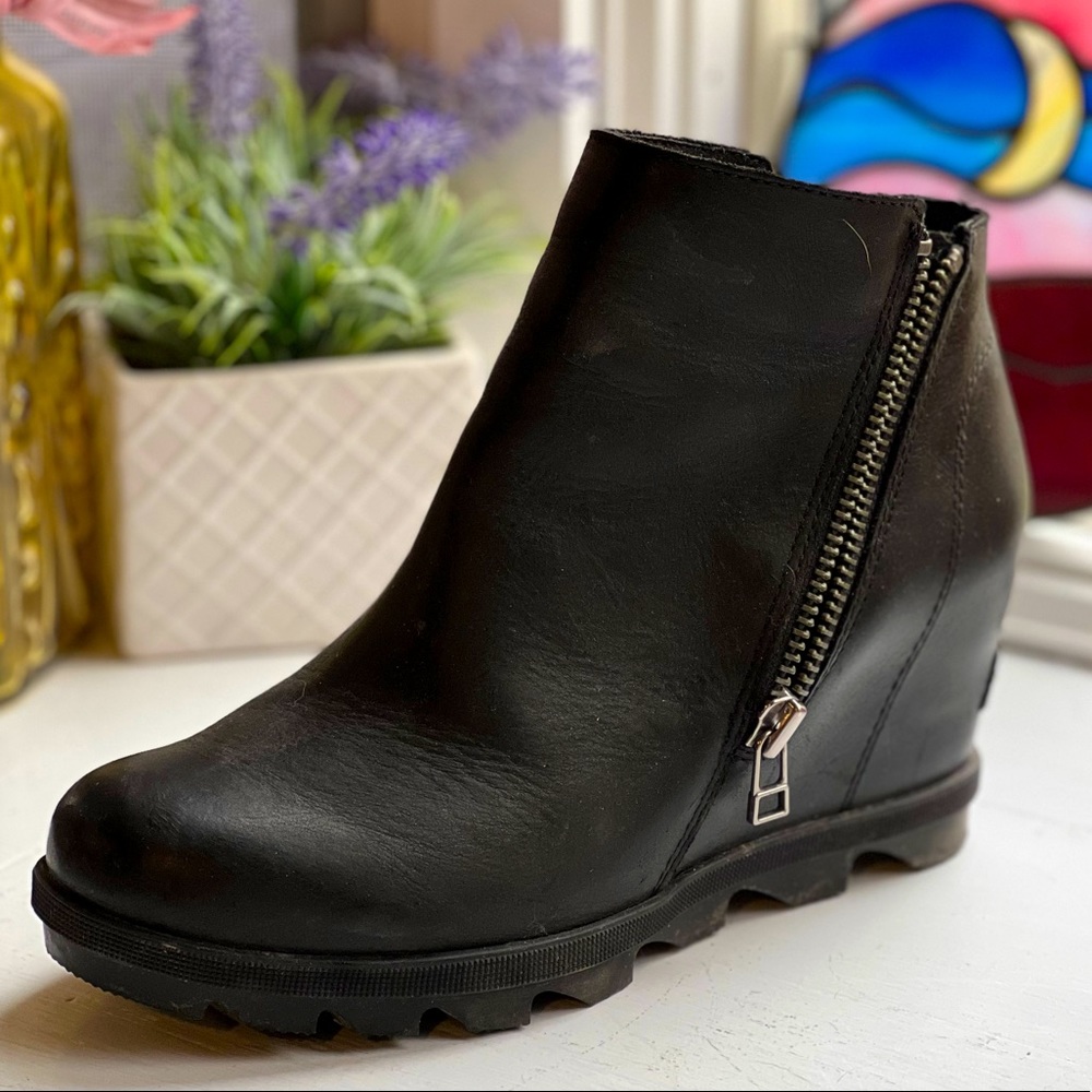 SOREL Joan of Arctic Wedge II - bought in 2021 and worn twice! Like new 🙌🏻